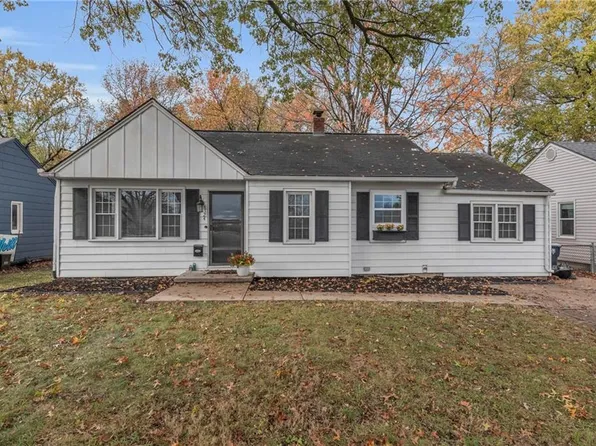 8324 Summit St, Kansas City, MO 64114