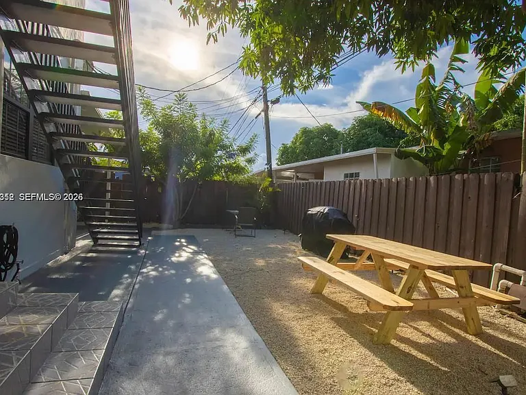 5911 SW 5th Ter #B — Photo 13