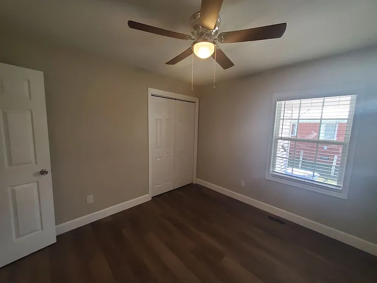 1208 Hillsboro St — Photo 5