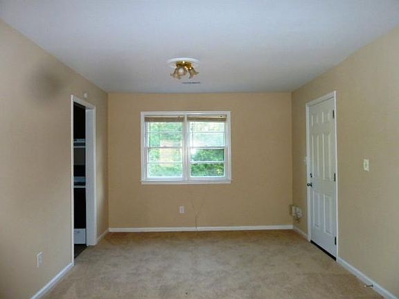 4th image of 63 Linda Dr