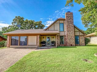 349 Shady Ln, Azle, TX 76020