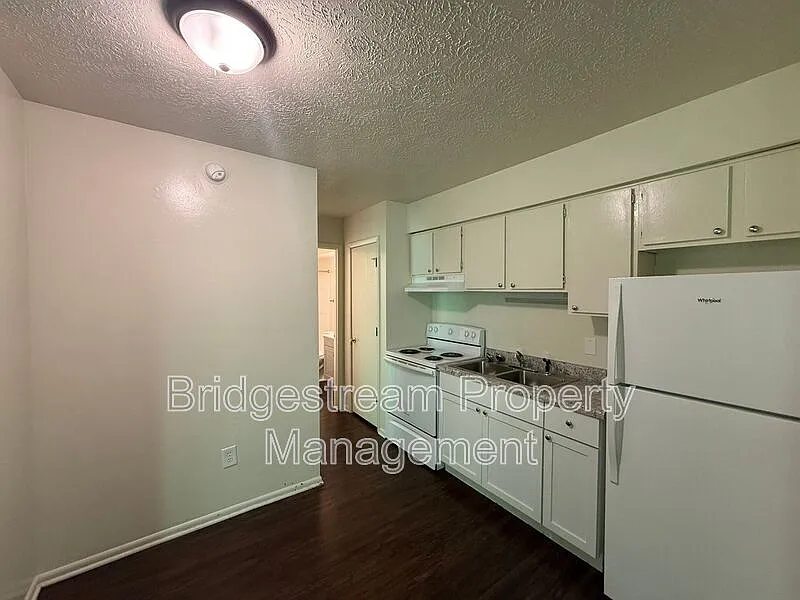 3001 Idylwilde Blvd — Photo 3