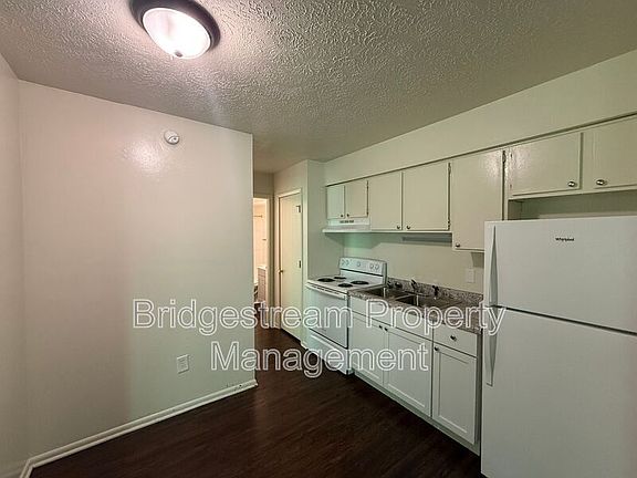 3rd image of 3001 Idylwilde Blvd APT 1B