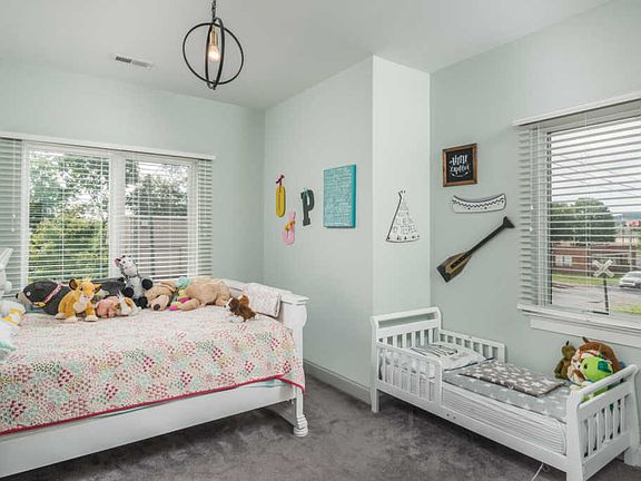 5th image of 3099 Saint Elmo Ave