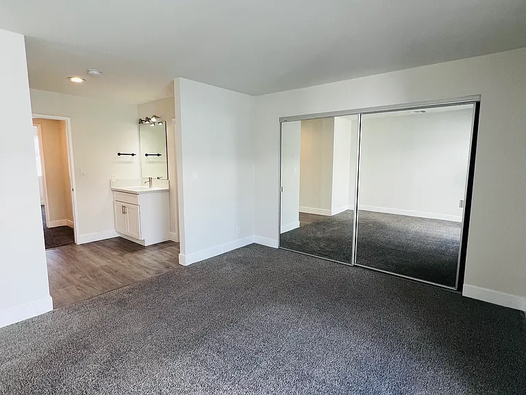 11738 Mayfield Ave #104 — Photo 23
