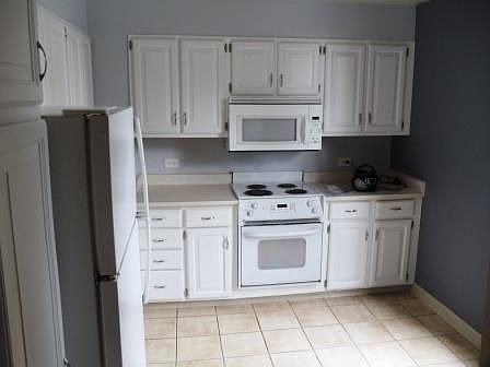 Kitchen before new counters