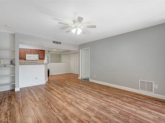 3rd image of 5138 S Jones Blvd Unit 206