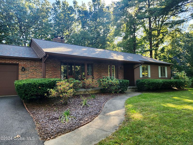 3rd image of 5 Robinwood Drive