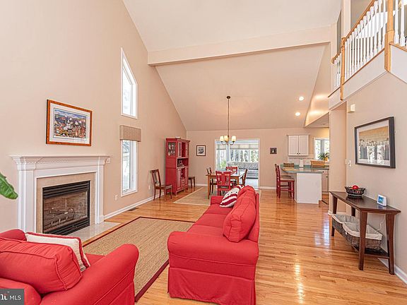 3rd image of 6 Sundial Cir