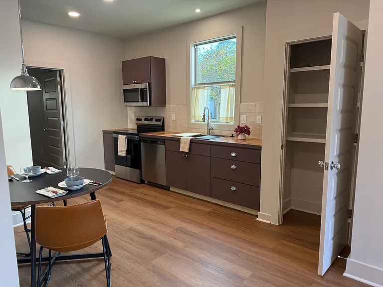 605 General Mouton Ave #102 — Photo 7