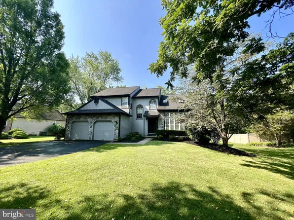 48 Andrew Ln, Lansdale, PA 19446