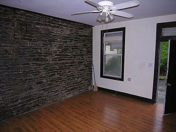 2nd image of 621 Tafel St
