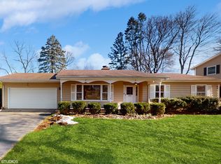 395 Spruce Ln, Crystal Lake, IL 60014