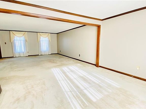 2nd image of 3673 Woodhaven Cir