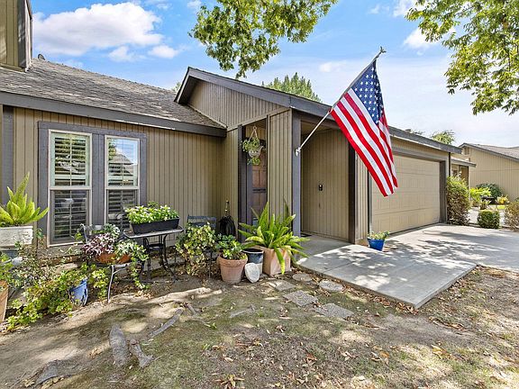 4th image of 2516 E Tulare Avenue