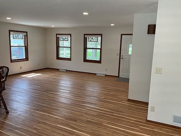 4th image of 9886 Anawanda Path