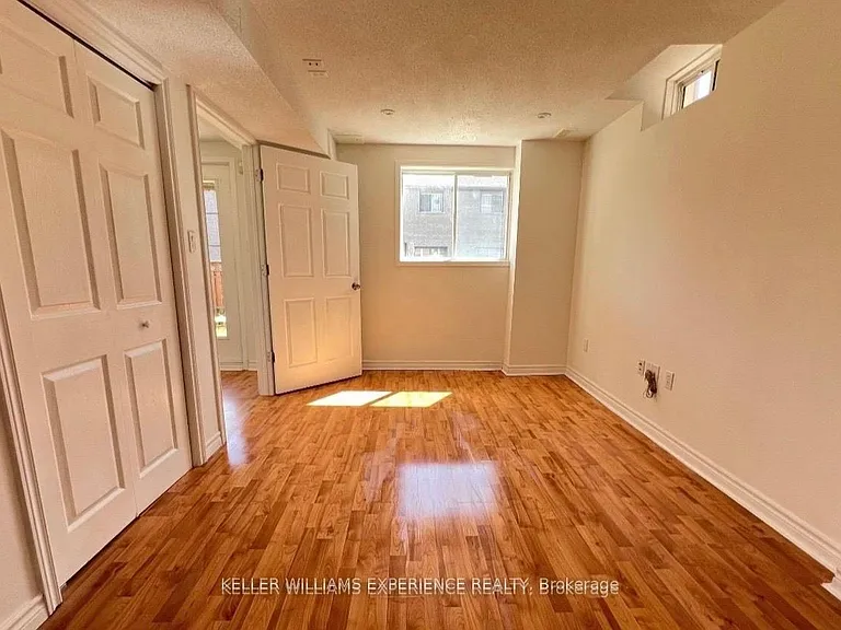 44 Alpine Cres #BASEMENT — Photo 3