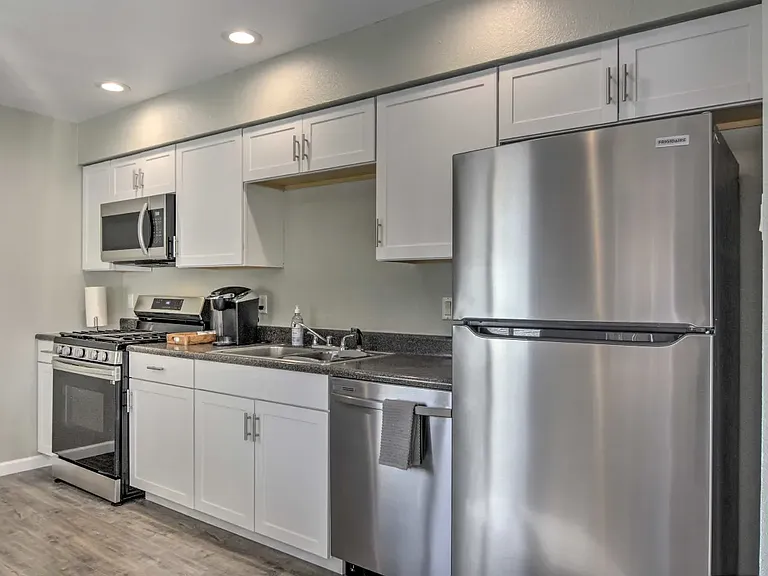 1208 Hupmobile Dr NE — Photo 8
