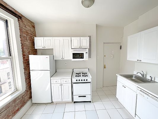 1st image of 346 E 20th St APT 24