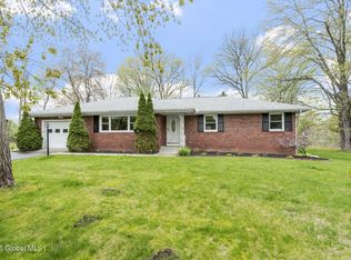 27 Chapel Ln, Glenmont, NY 12077