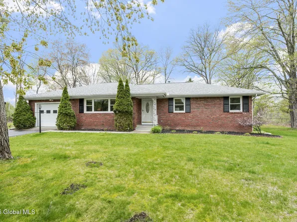 27 Chapel Lane, Glenmont, NY 12077