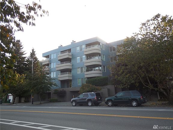 3rd image of 2145 Dexter Ave N #406
