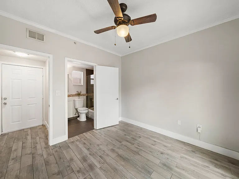 1611 SW 2nd Ct #104 — Photo 10