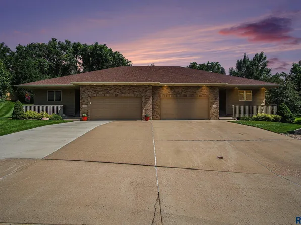 1402 S Lighthouse Pl, Sioux Falls, SD 57103