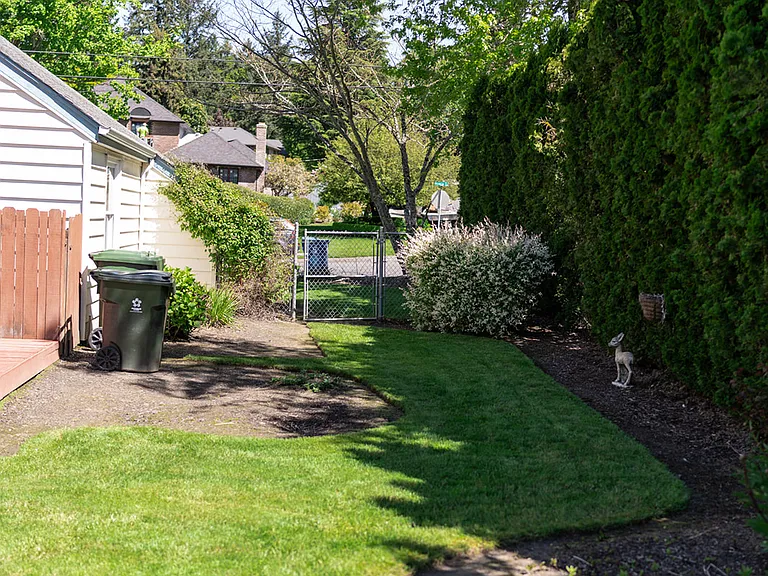 1530 Acacia Dr S — Photo 60