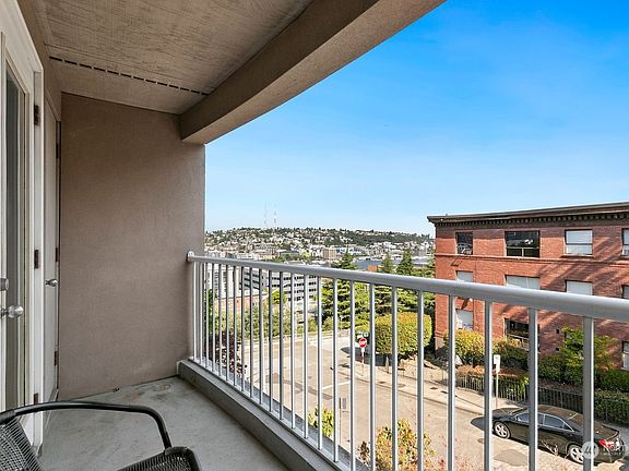 2nd image of 530 Melrose Ave E APT 304