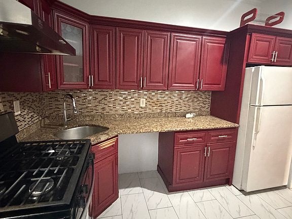 2nd image of 1240 Saint Lawrence Ave Floor 2