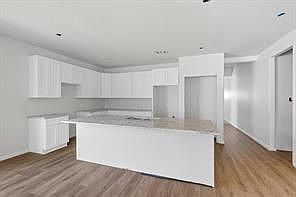 5th image of 2512 Sheraton Dr