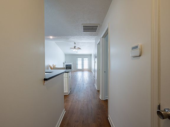 3rd image of 1204 Longpoint Dr #1