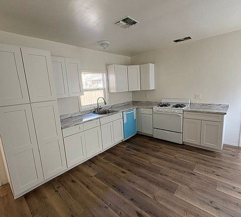 3rd image of 13642 Green Valley Dr Unit A