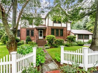 6 Oakhurst Cir, Needham, MA 02492