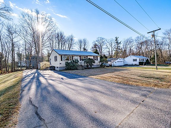 3rd image of 8 Woodside Drive