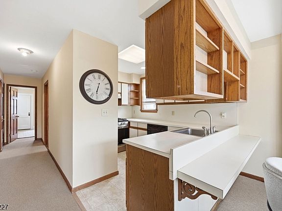 5th image of 70 Rowland Ave