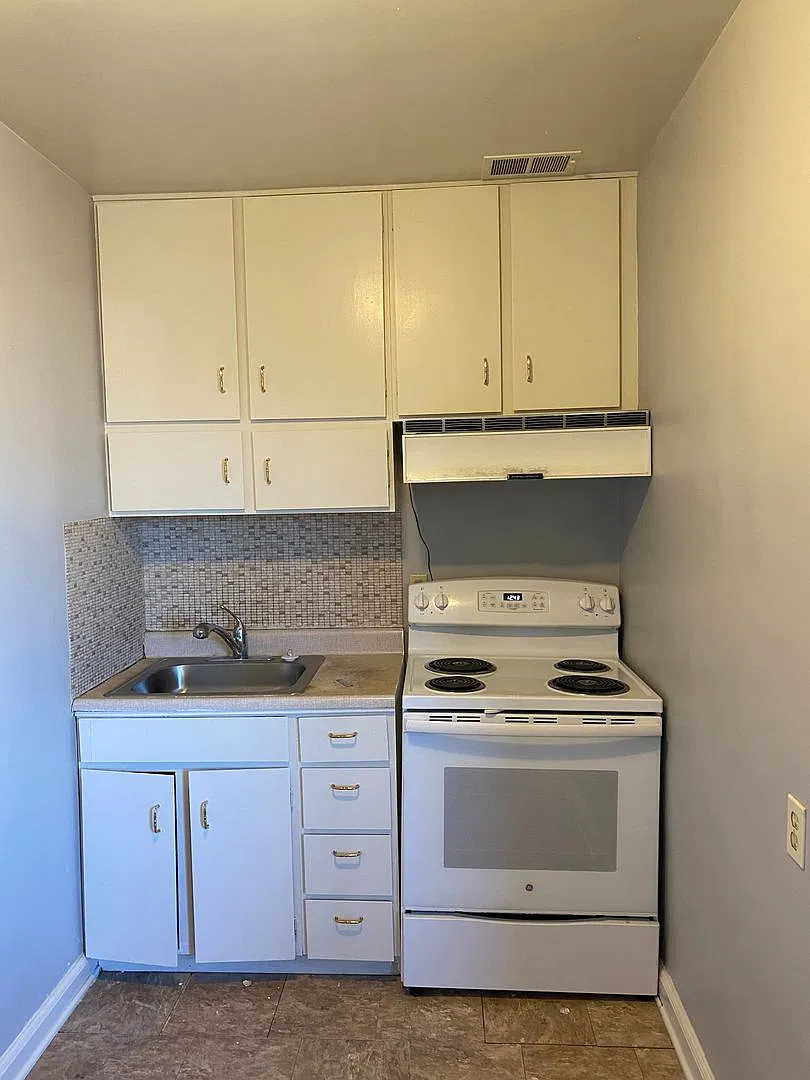 Stewart Street Apartments — Photo 3