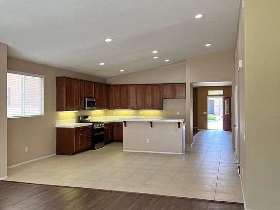 5th image of 13385 Chamiso St