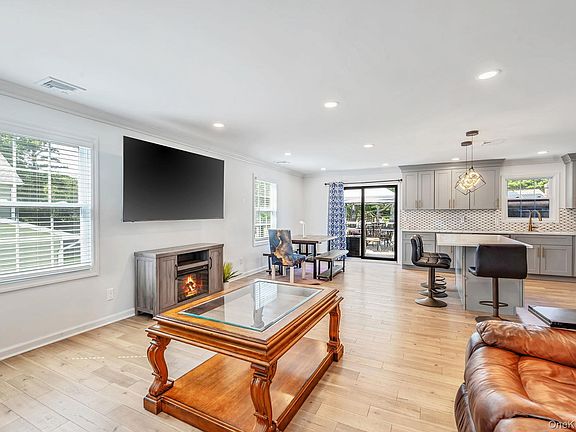 4th image of 5 Curtis Court