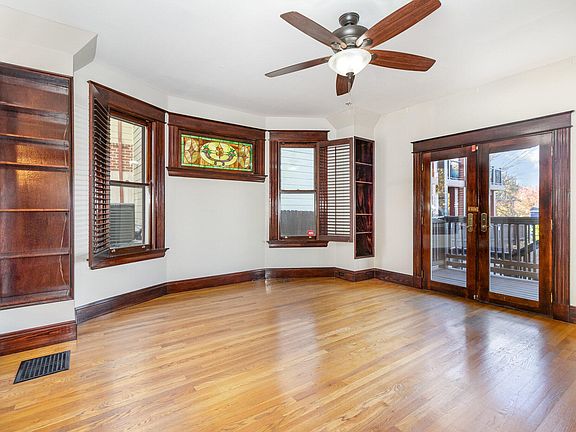 4th image of 1030 Vine St