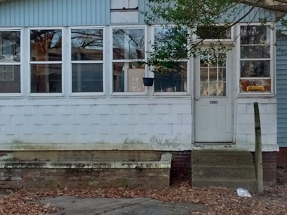 1st image of 1005 E Mulberry St