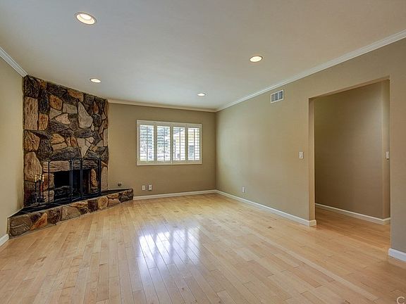5th image of 9711 Live Oak Ave