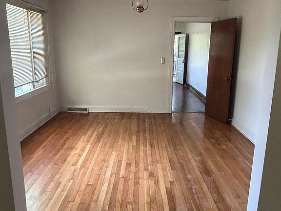 5th image of 263 Baker Cir