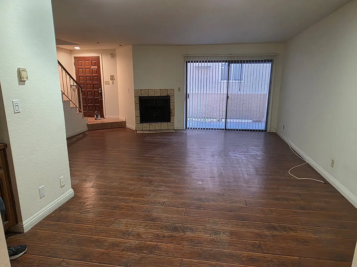Building Photo - 14618 Rayen St #121