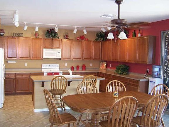 Tons of cabinets!