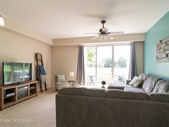 2nd image of 1471 Golfview Dr