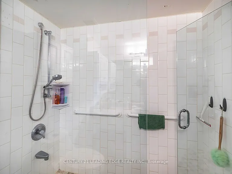 75 Wynford Heights Cres #1708 — Photo 17