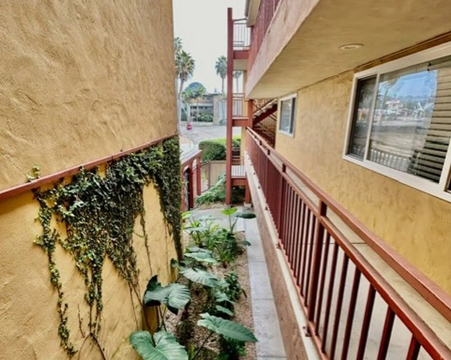 1 Bedroom Just Blocks From the Ocean — Photo 3