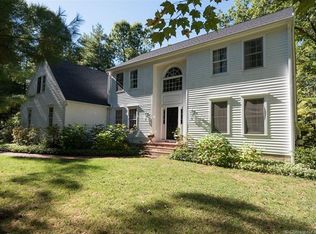 4 Glenmore Dr, Farmington, CT 06032